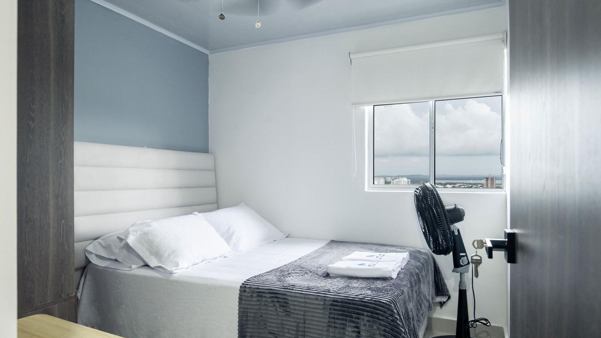 Torre 811 By Jalo * Cartagena