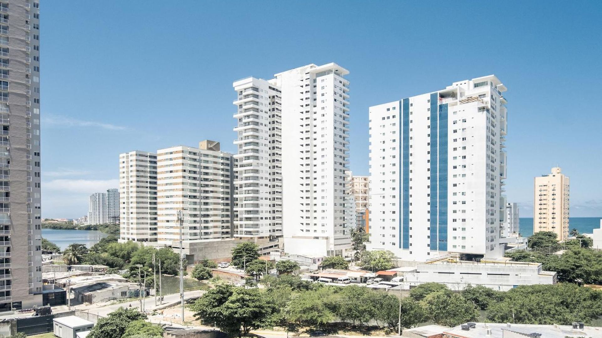 Torre 811 By Jalo * Cartagena